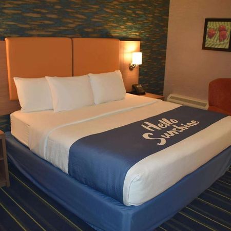 Days Inn By Wyndham Wayne Exterior photo