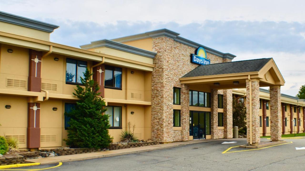 Days Inn By Wyndham Wayne Exterior photo