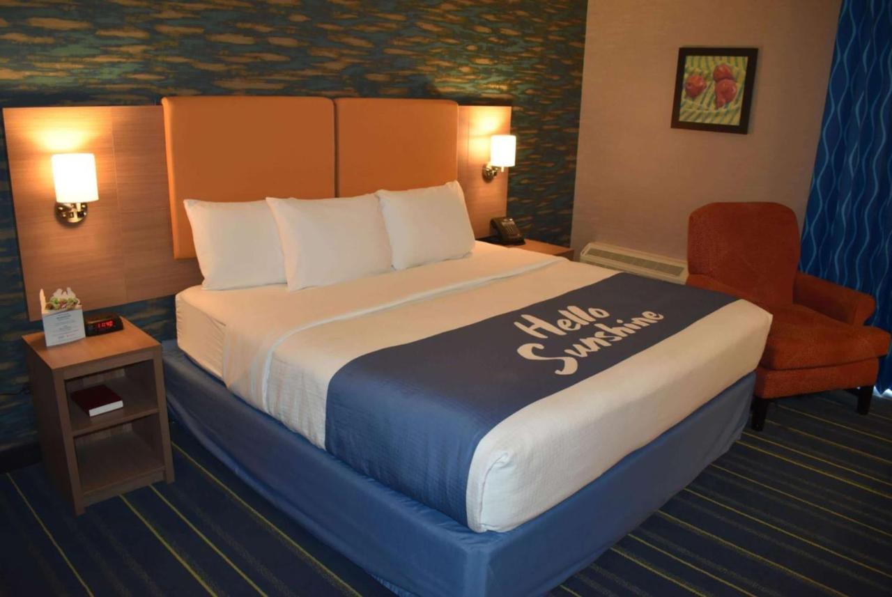 Days Inn By Wyndham Wayne Exterior photo